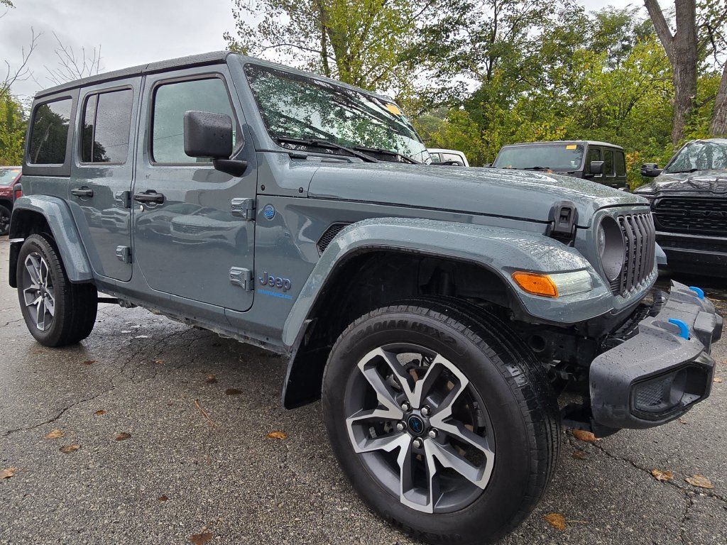 Used 2024 Jeep Wrangler Unlimited w/ Convenience Group AWD/4WD image 10