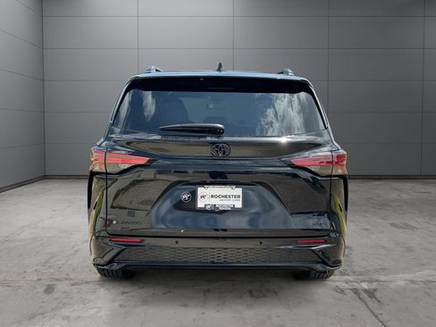 Used 2026 Toyota Sienna XSE AWD/4WD image 4