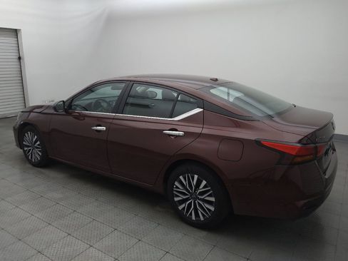Used 2025 Nissan Altima 2.5 SV FWD image 3
