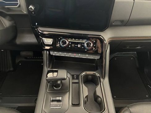 Used 2023 GMC Sierra 1500 AT4 w/ AT4 Premium Package AWD/4WD image 21
