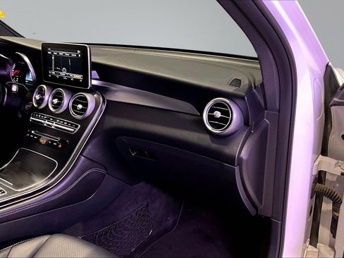 Used 2018 Mercedes-Benz GLC 300 4MATIC w/ Multimedia Package image 25