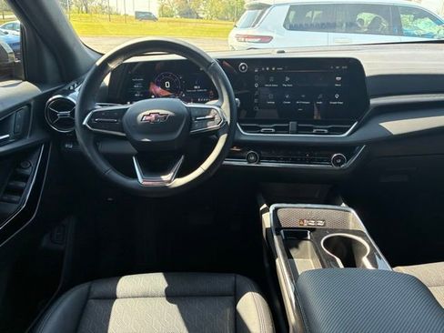 Used 2025 Chevrolet Equinox LT w/ Convenience Package II image 17