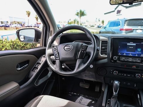 Used 2022 Nissan Frontier SV RWD image 5