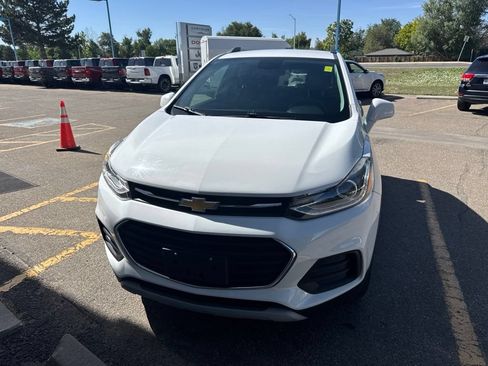 Used 2018 Chevrolet Trax LT w/ LT Convenience Package AWD/4WD image 2