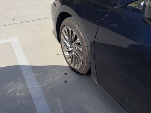 Used 2025 Lexus ES 350 Ultra Luxury w/ Accessory Package (Z2) image 11