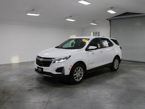 Used 2023 Chevrolet Equinox LT image 4