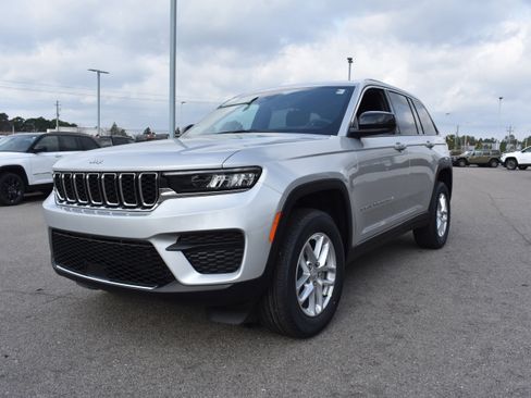 New 2026 Jeep Grand Cherokee Laredo X RWD image 5