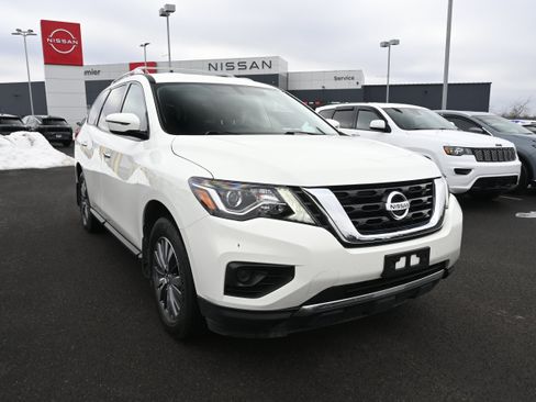 Used 2020 Nissan Pathfinder S image 2