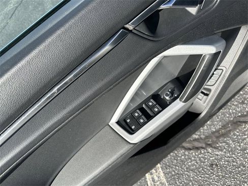 Used 2024 Audi Q3 2.0T Premium image 14