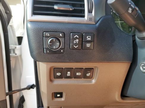 Used 2022 Lexus GX 460 Luxury w/ Accessory Package AWD/4WD image 30