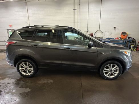 Used 2017 Ford Escape SE FWD image 7