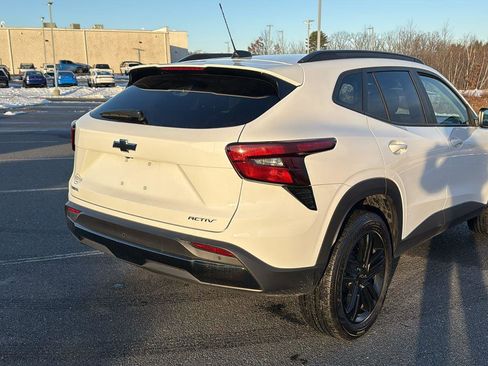 Used 2025 Chevrolet Trax ACTIV w/ Sunroof Package image 7