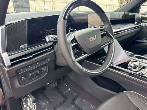 Used 2025 Cadillac Escalade ESV Sport AWD/4WD image 30
