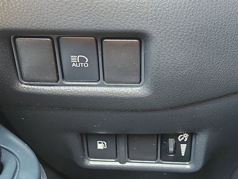 Used 2021 Toyota C-HR LE FWD image 27