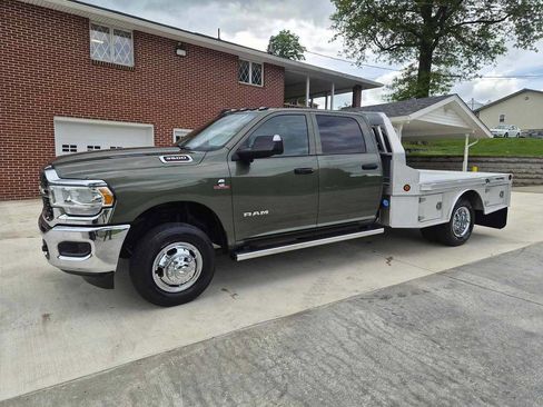 Used 2022 RAM 3500 Tradesman w/ Chrome Appearance Group AWD/4WD image 1