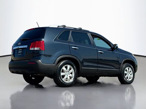 Used 2012 Kia Sorento LX w/ Convenience Pkg FWD image 2