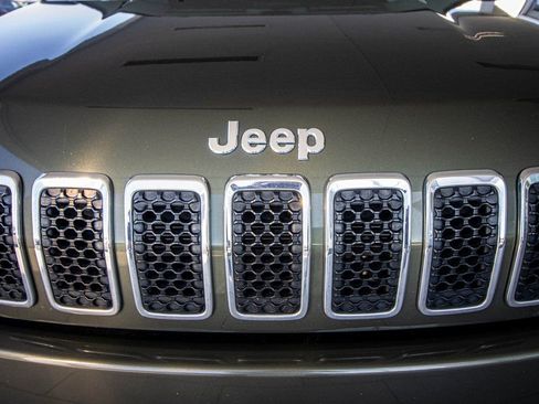 Used 2019 Jeep Cherokee Latitude Plus image 8