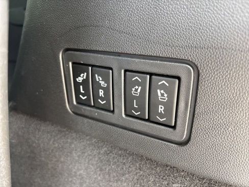 Used 2022 Cadillac XT6 Premium Luxury image 25