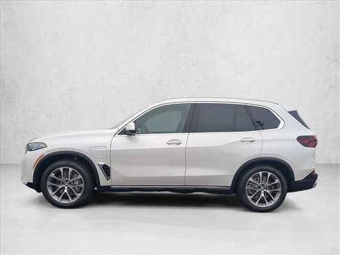New 2026 BMW X5 xDrive50e image 5