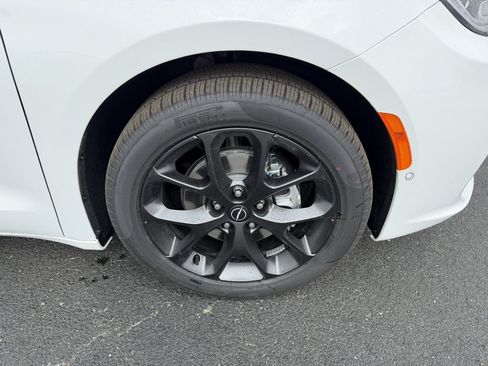 New 2026 Chrysler Pacifica Select w/ S Appearance Package FWD image 4