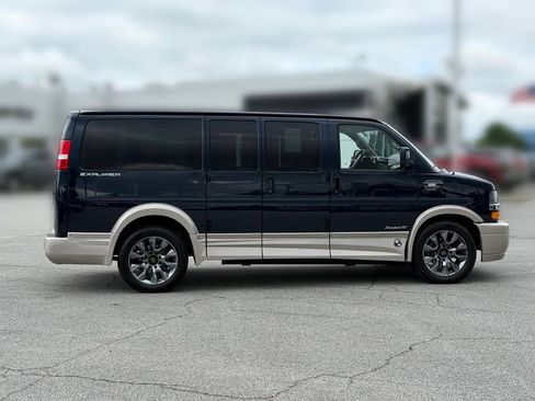 Used 2025 Chevrolet Express 2500 w/ Driver Convenience Package RWD image 10