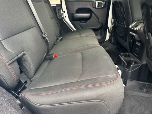 Used 2021 Jeep Wrangler Unlimited Rubicon AWD/4WD image 16