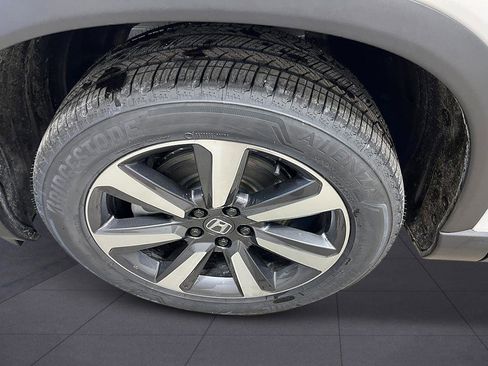 New 2025 Honda Pilot Touring image 11