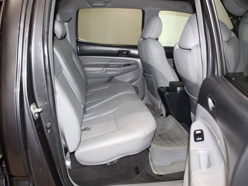 Used 2013 Toyota Tacoma 4x4 Double Cab w/ Limited Pkg image 28