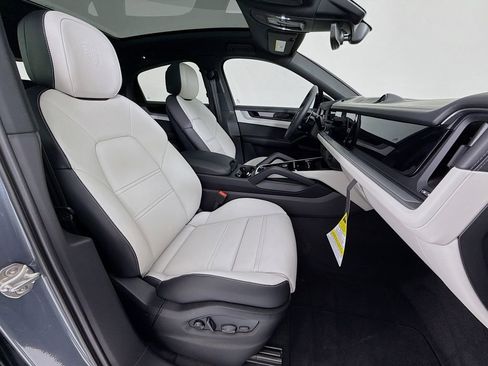 New 2026 Porsche Cayenne Coupe image 33