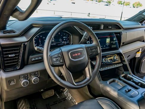 Used 2025 GMC Sierra 2500 AT4X image 16