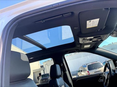 Used 2023 Chevrolet Suburban LT w/ Luxury Package image 23