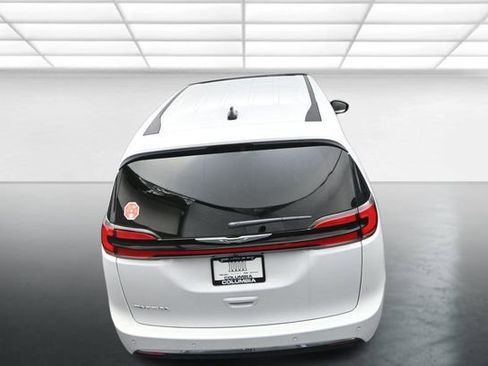 New 2026 Chrysler Pacifica Select image 15