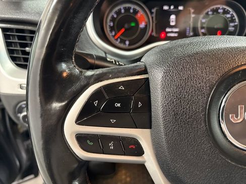 Used 2018 Jeep Cherokee Latitude Plus w/ Cold Weather Group image 24