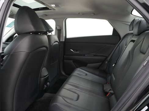 Certified 2025 Hyundai Elantra Limited FWD image 13