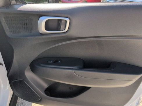 Used 2025 Hyundai Venue SEL FWD image 32