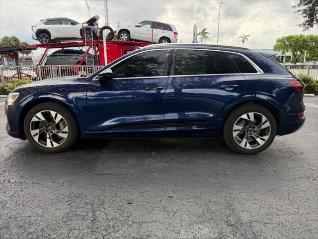 Used 2023 Audi e-tron Premium Plus w/ Premium Plus Package AWD/4WD image 3
