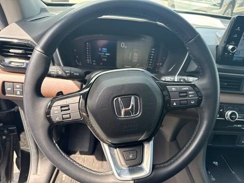 Used 2025 Honda Pilot Elite image 12