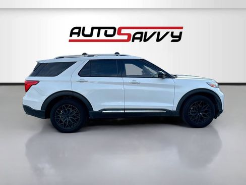 Used 2022 Ford Explorer Platinum w/ Equipment Group 601A image 8