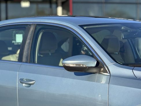 Used 2012 Volkswagen Passat TDI SE image 4