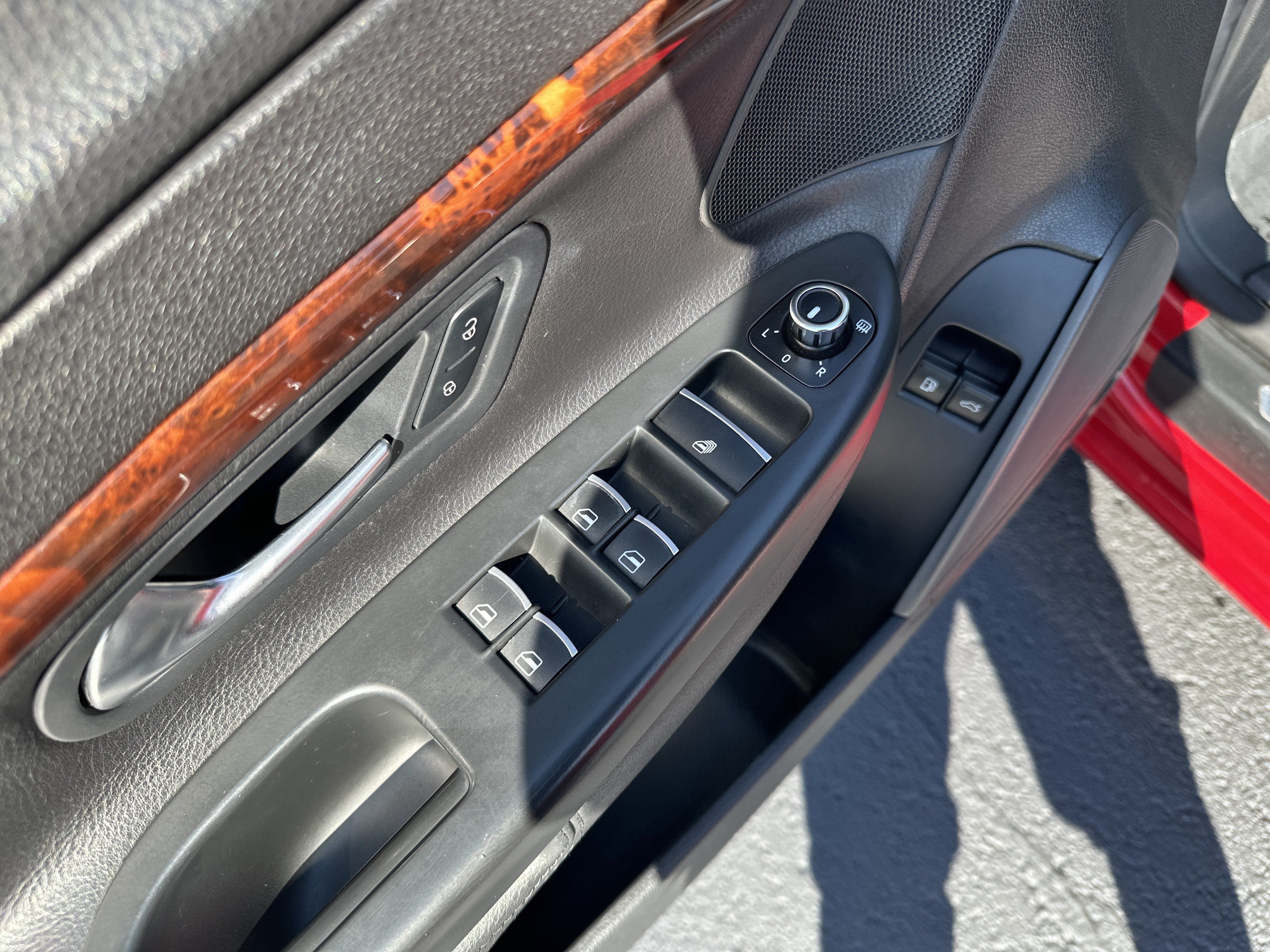 Used 2012 Volkswagen Eos Lux FWD image 15