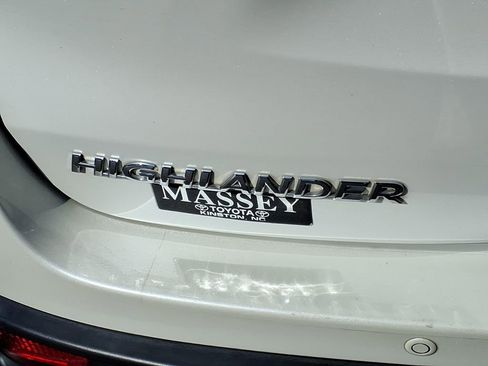 Used 2016 Toyota Highlander Limited image 9