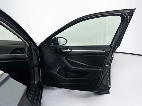 Used 2022 Volkswagen Jetta SE w/ Panoramic Sunroof Package FWD image 31