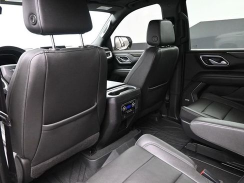 Used 2022 Chevrolet Suburban Z71 image 16