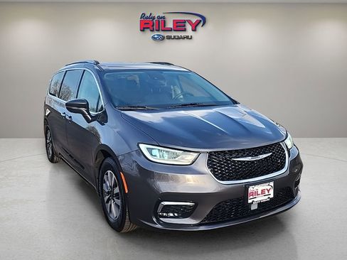 Used 2021 Chrysler Pacifica Touring-L w/ Premium & Safety Sphere Group image 7