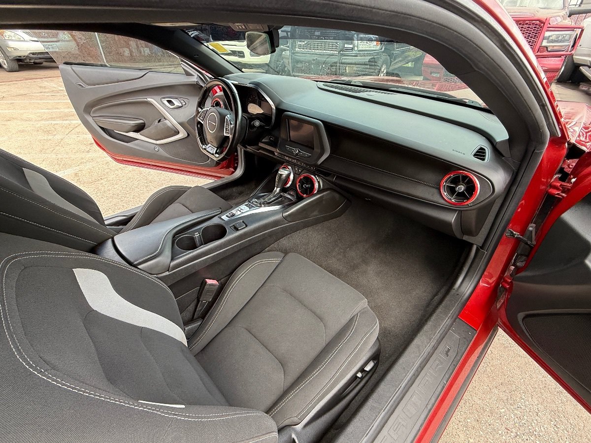 Used 2020 Chevrolet Camaro LT RWD image 13