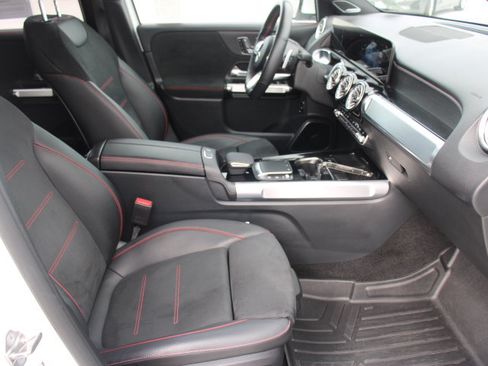 Used 2022 Mercedes-Benz GLB 250 4MATIC image 21