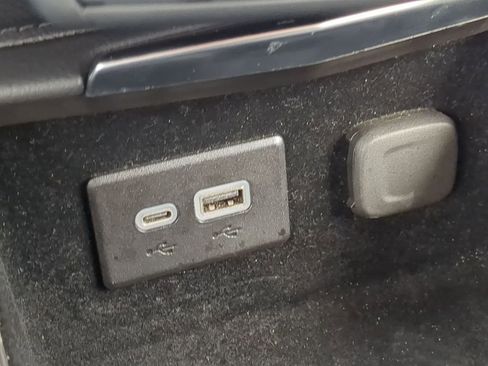 Used 2024 Cadillac XT4 Premium Luxury image 23