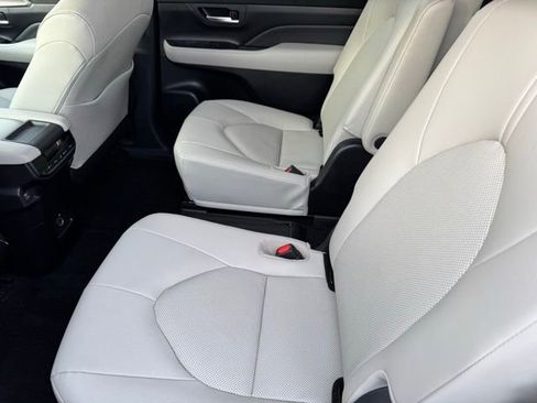 Certified 2025 Toyota Grand Highlander XLE image 7