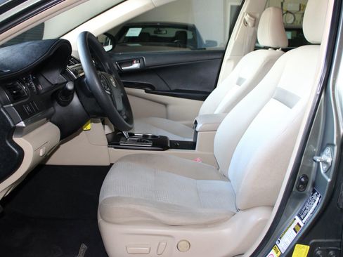 Used 2012 Toyota Camry LE image 9