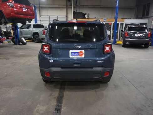 Used 2021 Jeep Renegade Latitude FWD image 19